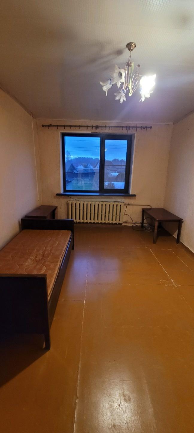 Продается  уютная благоустроенная  1-комнатная квартира на втором этаже 2-х этажного дома, расположенного на окраине города Западная Двина.  Коммуникации центральные, окна стеклопакеты, санузел совмещен, входная металлическая дверь. Квартира очень теплая, светлая, с большими панорамными окнами с вид