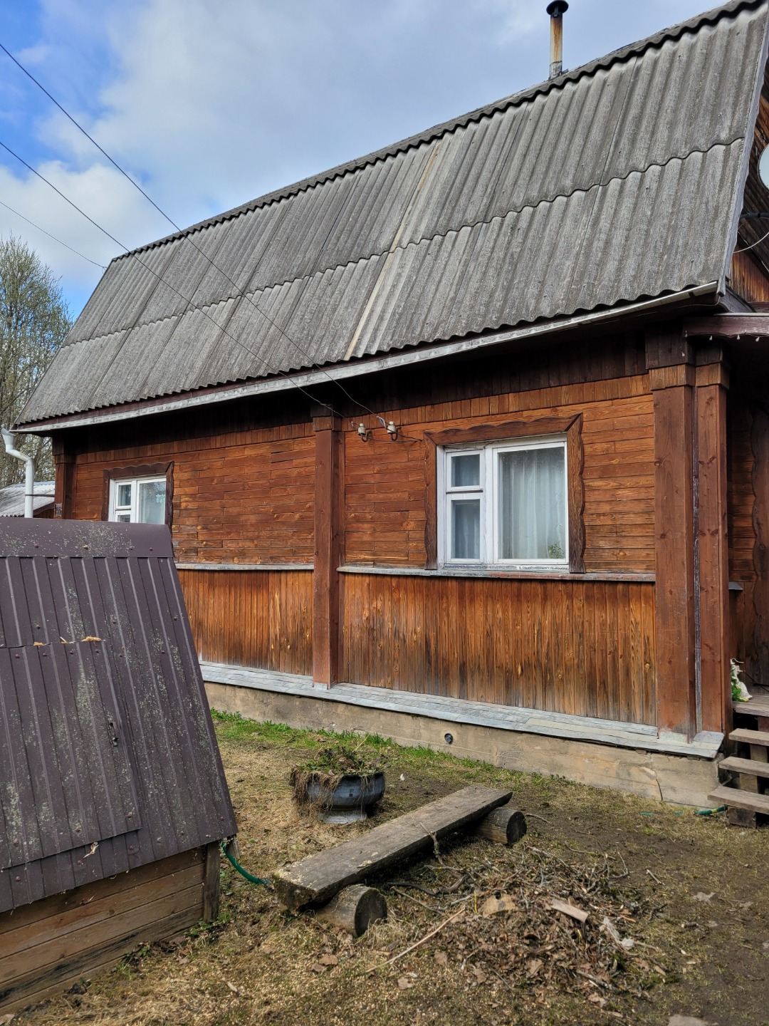 Подается благоустроенный двухэтажный дом, недалеко от центра города Западная Двина. Четыре отдельные комнаты, просторный холл, благоустроенная кухня, санузел с душевой кабиной, котельная, кладовая. Горячая/холодная вода (собственный колодец во дворе), слив (выгребная яма). Просторная терраса с выход